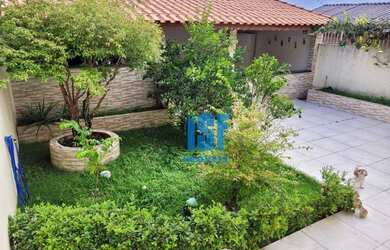 Imagem: A casa possui 3 Dormitórios, 4 Banheiros, 3 Vagas na garagem