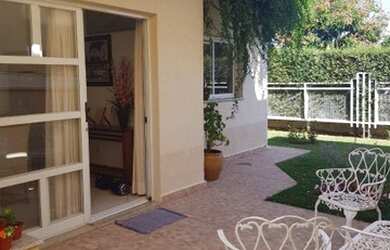 Imagem: A casa em condomínio possui 4 Dormitórios, 4 Banheiros, 5