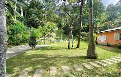 Imagem: A casa em condomínio à venda possui 4 Dormitórios, 3 Banheiros