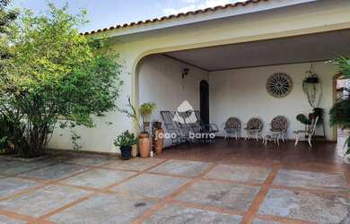 Imagem: A casa possui 3 Dormitórios, 4 Banheiros, 227m² de Área e