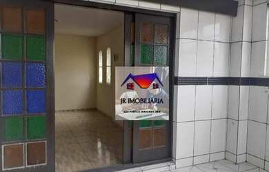 Imagem: A casa possui 2 Dormitórios, 1 Banheiro, 1 Vaga na garagem