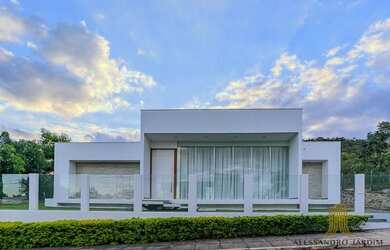 Imagem: A casa em condomínio possui 5 Dormitórios, 5 Banheiros, 5