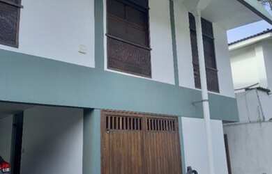 Imagem: A casa possui 4 Dormitórios, 5 Banheiros, 4 Vagas na garagem