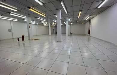 Imagem: O depósito possui 350m² de Área e está localizado em Lapa