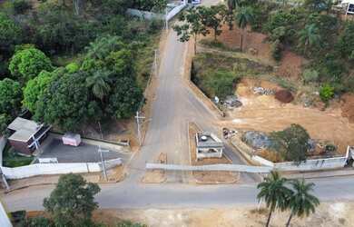 Imagem: O terreno possui 405m² de Área e está localizado em Vespasiano