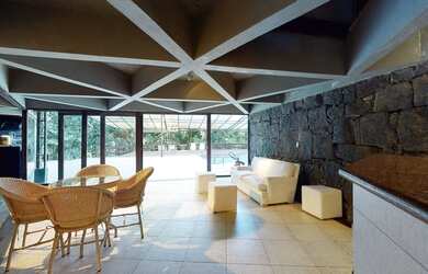 Imagem: A casa possui 5 Dormitórios, 5 Banheiros, 5 Vagas na garagem