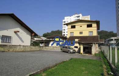 Imagem: O terreno possui 831m² de Área e está localizado em Velha