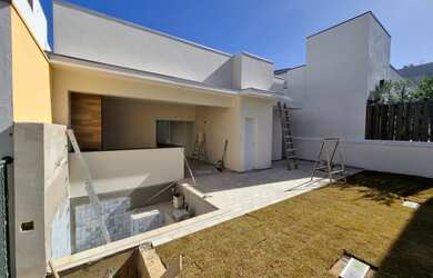 Imagem 9: Linda casa com piscina a venda no condomínio Portal das Monções em...