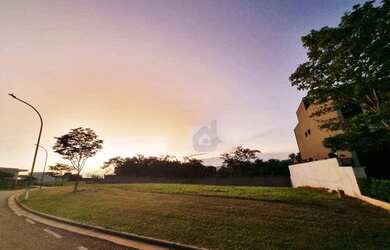 Imagem: O terreno à venda possui 497m² de Área e está localizado