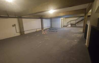 Imagem: O depósito possui 5 Vagas na garagem, 660m² de Área e está