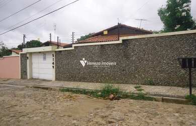 Imagem: A casa possui 3 Dormitórios, 1 Banheiro, 4 Vagas na garagem