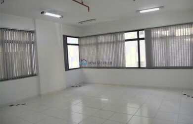 Imagem: O depósito possui 1 Vaga na garagem, 32m² de Área e está