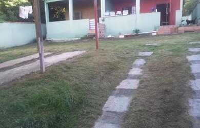 Imagem: A casa possui 2 Dormitórios, 2 Banheiros, 2 Vagas na garagem