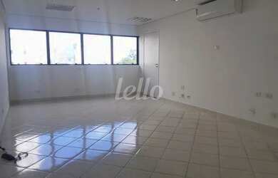 Imagem: O depósito possui 1 Vaga na garagem, 42m² de Área e está