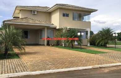 Imagem: O terreno possui 8000m² de Área e está localizado em Jardim