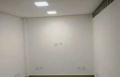 Imagem: O depósito possui 4 Vagas na garagem, 400-0m² de Área e está