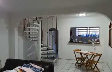 Imagem: A casa possui 3 Dormitórios, 1 Banheiro, 3 Vagas na garagem