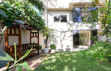 Imagem: A casa possui 3 Dormitórios, 5 Banheiros, 4 Vagas na garagem