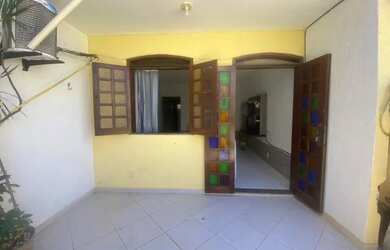 Imagem: A casa possui 2 Dormitórios, 1 Banheiro, 1 Vaga na garagem