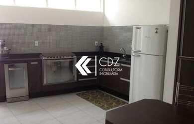 Imagem: A casa possui 4 Dormitórios, 3 Banheiros, 4 Vagas na garagem