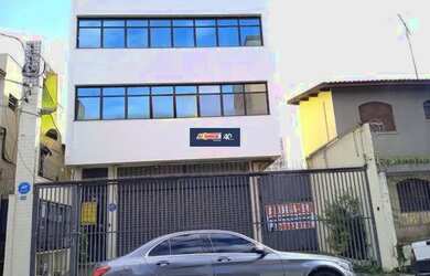 Imagem: O depósito possui 2 Vagas na garagem, 870m² de Área e está