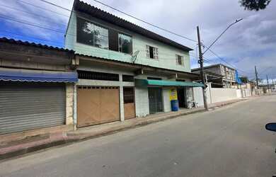 Imagem: A casa possui 3 Dormitórios, 1 Banheiro, 4 Vagas na garagem