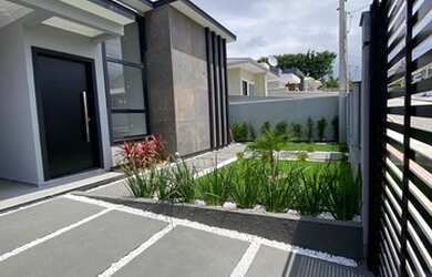 Imagem: A casa possui 3 Dormitórios, 2 Banheiros, 1 Vaga na garagem