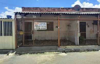 Imagem: A casa possui 2 Dormitórios, 1 Banheiro, 1 Vaga na garagem