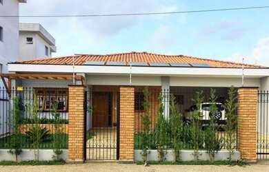 Imagem: A casa possui 3 Dormitórios, 2 Banheiros, 89m² de Área e