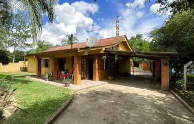 Imagem: A fazenda possui 250m² de Área, Churrasqueira, Piscina e