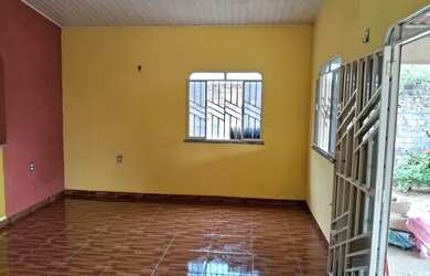 Imagem: A casa possui 2 Dormitórios, 2 Banheiros, 2 Vagas na garagem