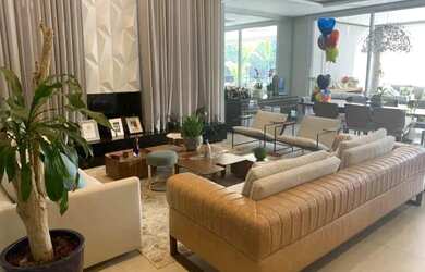 Imagem: A casa em condomínio possui 4 Dormitórios, 5 Banheiros, 5