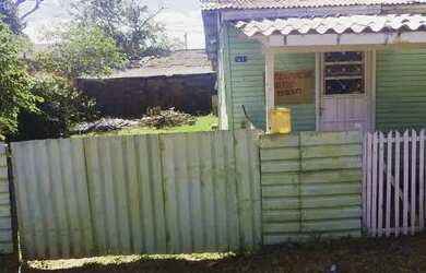 Imagem: A casa possui 2 Dormitórios, 1 Banheiro e está localizado