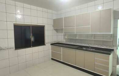 Imagem: A casa possui 3 Dormitórios, 3 Banheiros, 3 Vagas na garagem