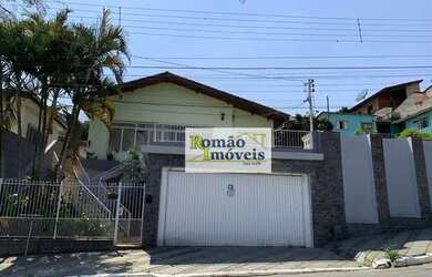 Imagem: A casa possui 5 Dormitórios, 2 Banheiros, 5 Vagas na garagem