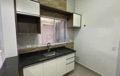 Imagem: A casa possui 3 Dormitórios, 1 Banheiro, 3 Vagas na garagem