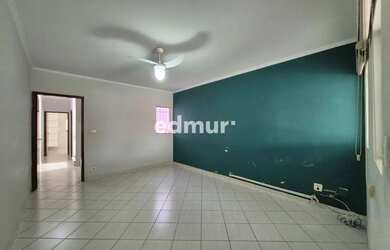 Imagem: A casa possui 3 Dormitórios, 4 Banheiros, 2 Vagas na garagem