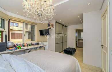 Imagem 9: Sobrado de nível com pier ao Guaiba