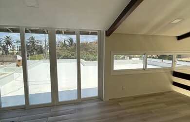 Imagem 14: Casa Maravilhosa Com energia solar em Vilas do Atlântico. Uma rua atrás da praia