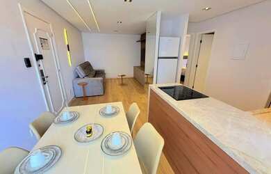 Imagem: O apartamento possui 2 Dormitórios, 1 Banheiro, 1 Vaga na garagem