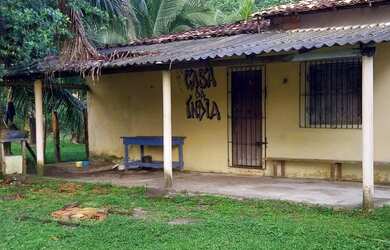 Imagem: A casa possui 3 Dormitórios, 1 Banheiro, 550m² de Área e