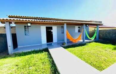 Imagem: A casa possui 3 Dormitórios, 3 Banheiros, 2 Vagas na garagem