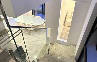 Imagem 7: Residência de Luxo com Piscina, Jacuzzi e Espaço Gourmet Completa e...