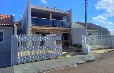 Imagem: A casa possui 2 Dormitórios, 2 Banheiros, 2 Vagas na garagem