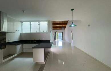 Imagem 13: Casa com 4 Suítes para Alugar no Condomínio Euroville Bragança Paulista