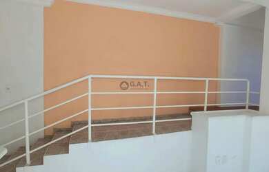 Imagem: A casa possui 1 Dormitório, 1 Banheiro, 1 Vaga na garagem