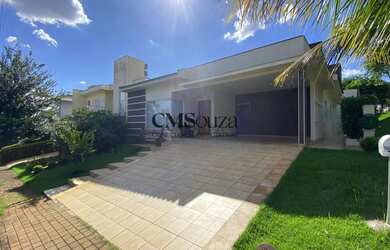 Imagem: A casa em condomínio possui 3 Dormitórios, 4 Banheiros, 2