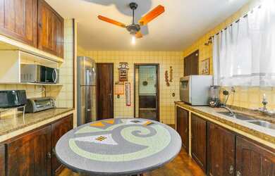 Imagem 9: Casa em Condomínio no Jardim Europa, 04 Suítes, 05 Vagas, Piscina, Bacacheri,...