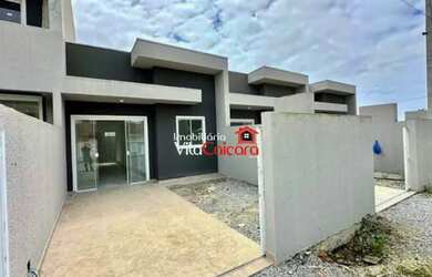 Imagem: A casa possui 2 Dormitórios, 1 Banheiro, 1 Vaga na garagem