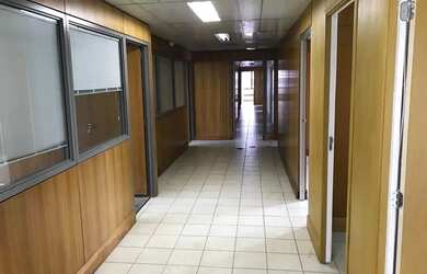 Imagem: O depósito possui 5 Vagas na garagem, 292m² de Área e está